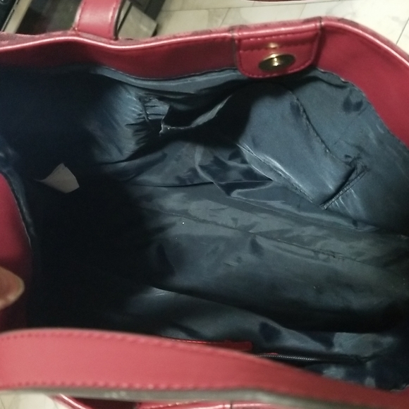 Tommy Hilfiger Tote - Picture 7 of 9